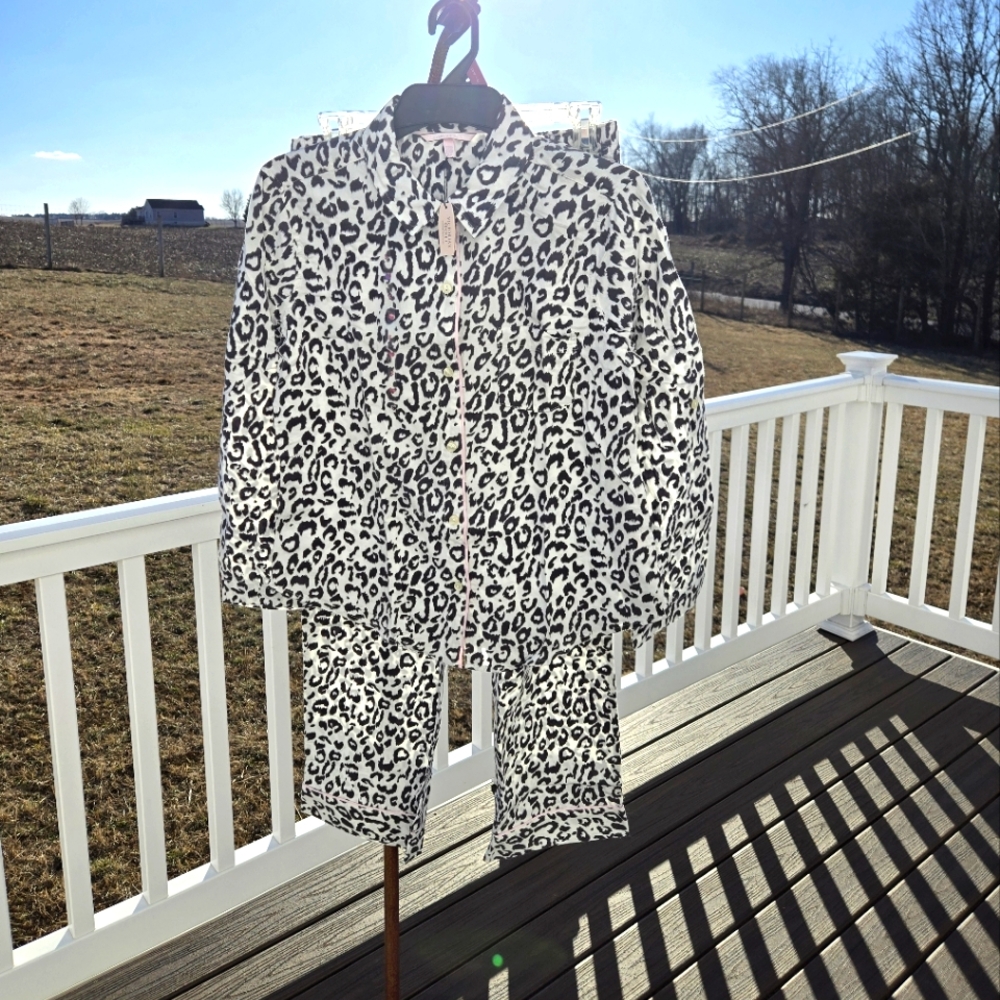 Brand New Victoria's Secret Animal Print Cotton Pajamas Size Small Petite